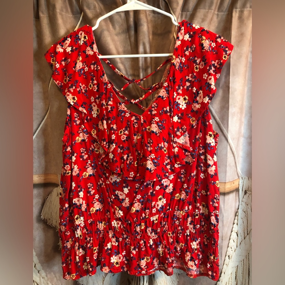 Red xxl top , Criss-cross in the back below neckline